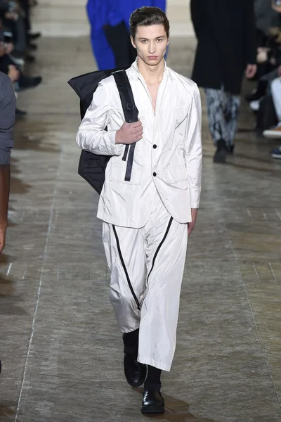Look 28
